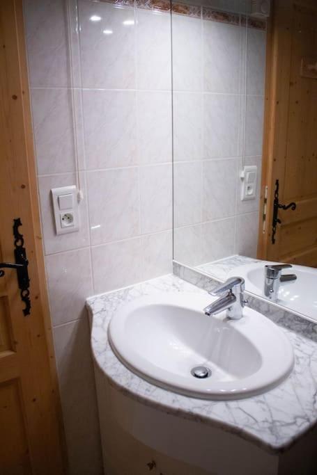 Rez De Chalet, Sauna Exterieur, Wifi, 4-6 Pers, 50M2 Ізола-2000 Екстер'єр фото